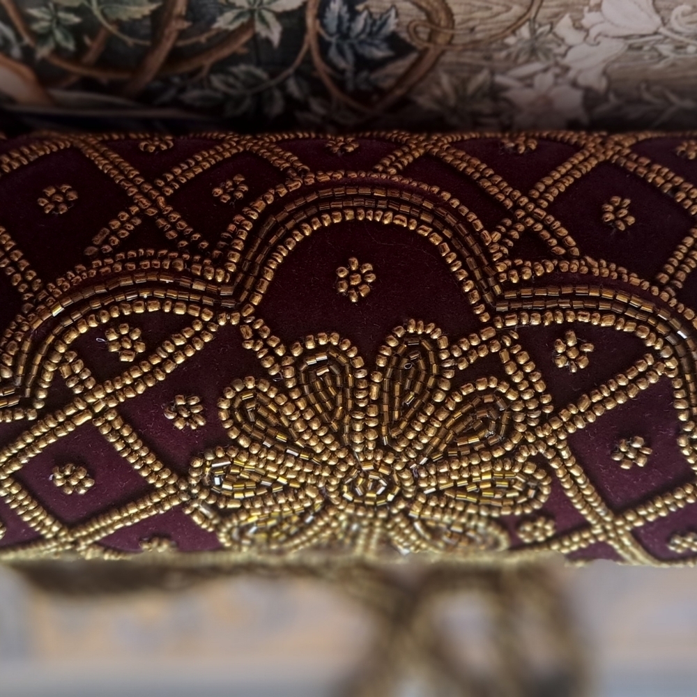 Burdau Tube Velvet And Gold Bead Eveing Purse - Picture 12 of 12